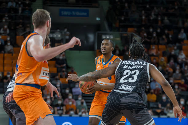 年轻化建队 年轻化建队