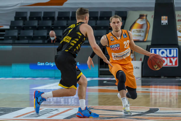 个巨大的鼓 个巨大的鼓