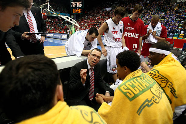 展示出其强 展示出其强